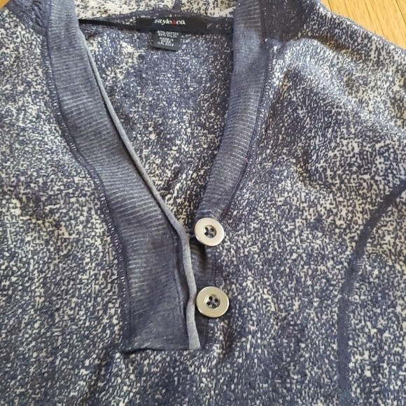 Style&Co. Navy and White V-neck pullover. Excellent Condition Size M - Picture 3 of 3